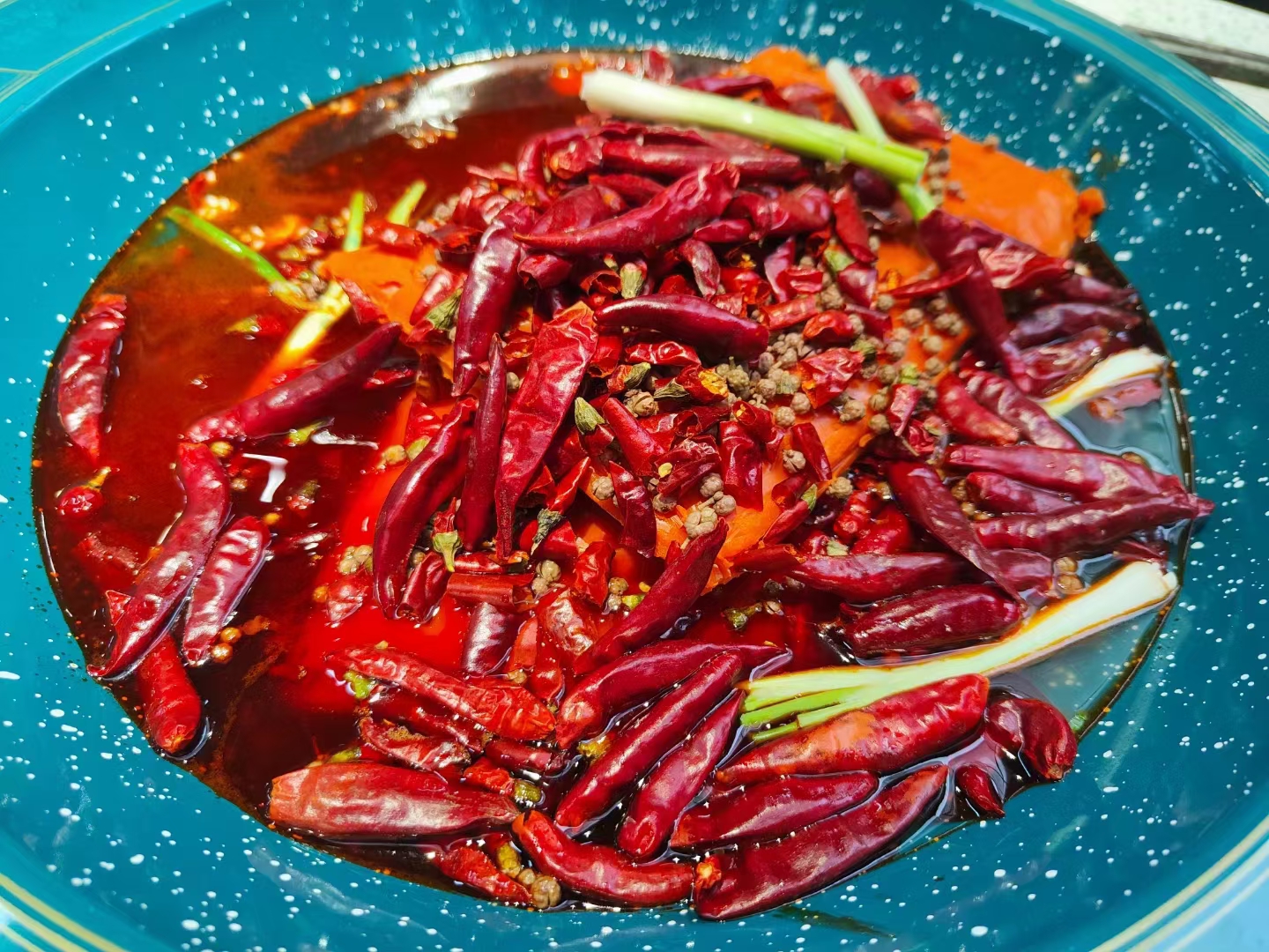 火鍋底料廠家-成都重慶火鍋底料產(chǎn)品批發(fā)，火鍋品類新發(fā)展在哪里(圖5)